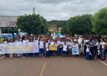 Cajazeiras do Piauí faz caminhada silenciosa e reforça inclusão no Abril Azul com respeito